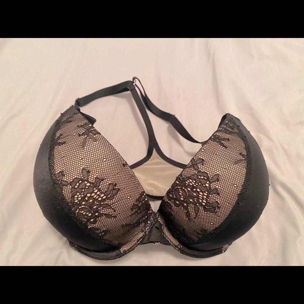 Victoria’s Secret very sexy plunge bra 32DDD